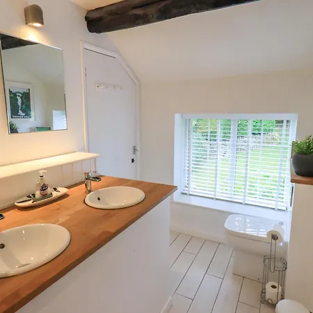 בית נופש Flaska House פנרית'